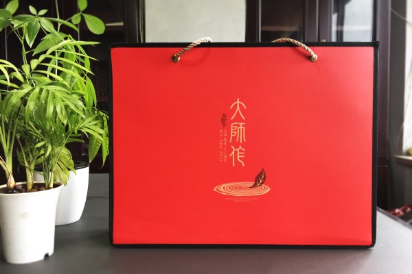 “茶葉包裝設計能不能做得有逼格些？ 罐裝茶葉盒？”-“不能！”