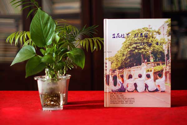 大學(xué)畢業(yè)校園紀念冊-記錄大學(xué)四年成長(cháng)的同學(xué)錄相冊設計-留念影集