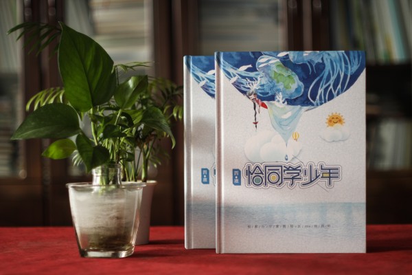 小學(xué)生畢業(yè)紀念冊主頁(yè)電子版怎么做?暖心的紙質(zhì)