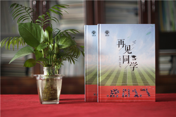 開(kāi)封哪里可以做畢業(yè)相冊-大學(xué)畢業(yè)紀念冊上的感