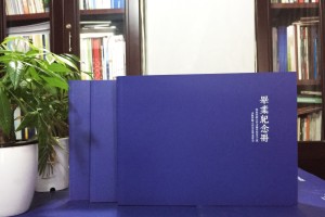 簡(jiǎn)潔穩重的研究生畢業(yè)紀念冊設計風(fēng)格,不負勇往