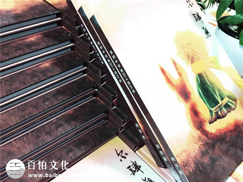 超有創(chuàng  )意的海報風(fēng)畢業(yè)紀念冊設計案例,精選好看的畢業(yè)相冊制作案例