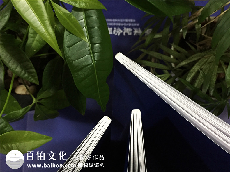 簡(jiǎn)潔穩重的研究生畢業(yè)紀念冊設計風(fēng)格,不負勇往-西南財大金融學(xué)院