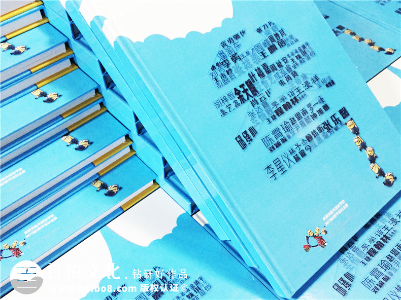 這可能是最創(chuàng  )意的高中畢業(yè)相冊定制(小黃人!)-動(dòng)漫主題同學(xué)錄