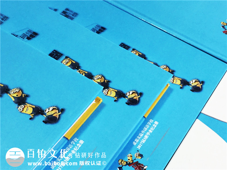 這可能是最創(chuàng  )意的高中畢業(yè)相冊定制(小黃人!)-動(dòng)漫主題同學(xué)錄