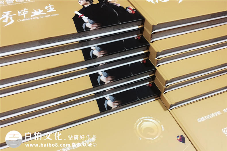 優(yōu)秀畢業(yè)生紀念冊-畢業(yè)典禮頒發(fā)給學(xué)生的留念冊