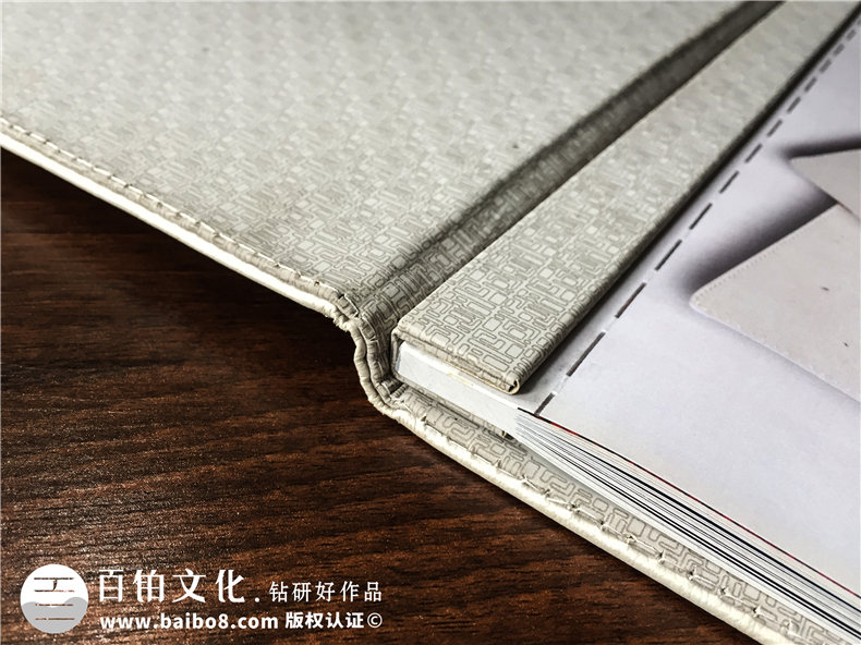 這本川菜菜譜圖文制作樣本-詮釋了印刷菜單的廠(chǎng)家公司哪家更專(zhuān)業(yè)!