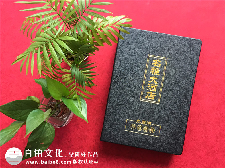 成都菜譜印刷廠(chǎng)制作的高檔皮面燙金菜譜冊-經(jīng)典酒店菜單設計案例!