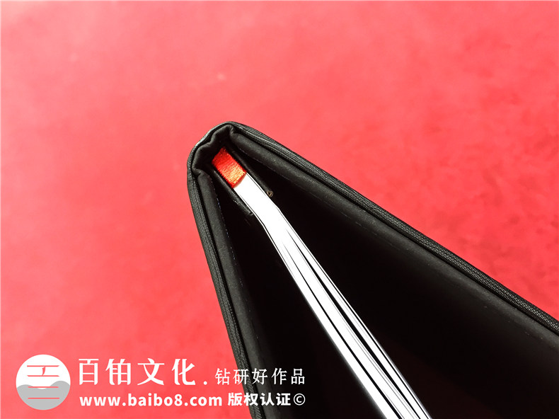 中式高端菜單設計-帶金屬配件和小窗口的菜譜畫(huà)冊怎么做