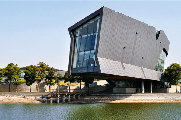 看了這組辦公園區導視系統設計 原來(lái)國內大佬公司不止企業(yè)做得牛!