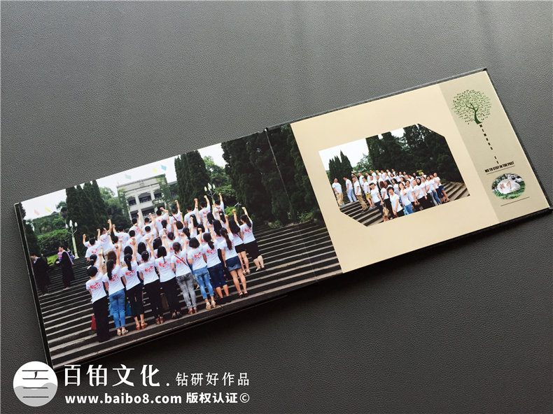 畢業(yè)十周年同學(xué)聚會(huì )紀念冊做成水晶相冊好看么?歐美風(fēng)格同學(xué)錄案例