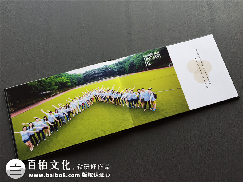 畢業(yè)十周年同學(xué)聚會(huì )紀念冊做成水晶相冊好看么?歐美風(fēng)格同學(xué)錄案例