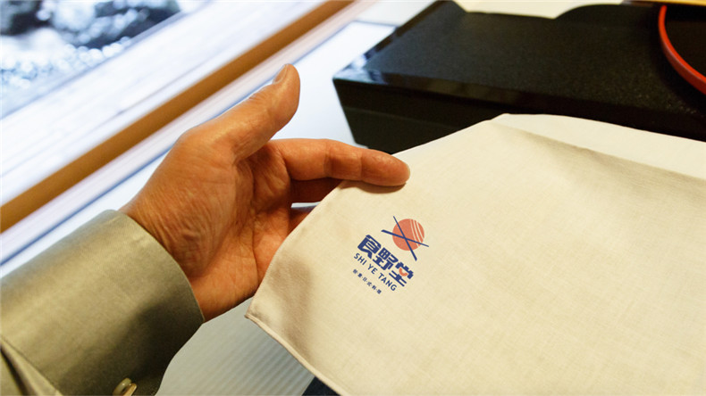 日式餐飲品牌vi設計案例 一組全套創(chuàng  )意日式料理餐廳vi設計欣賞！