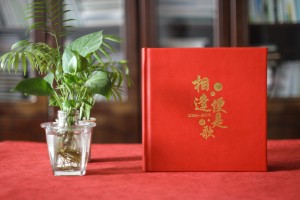公司員工退休相冊制作-贈送工作多年同事離職的照片畫(huà)冊怎么設計?