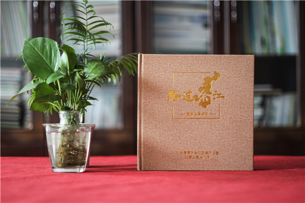 干部紀念冊-市領(lǐng)導離任紀念相冊設計怎么做