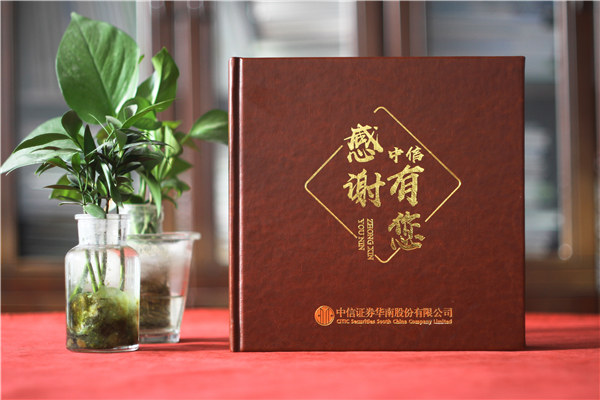 領(lǐng)導退休定制一本紀念冊多少錢(qián)-領(lǐng)導離開(kāi)團隊想做個(gè)相冊本什么價(jià)格