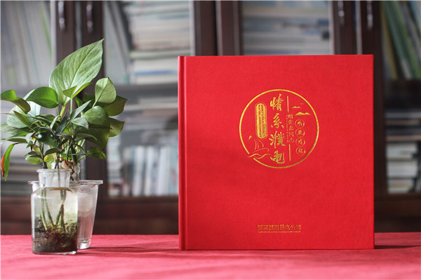 女性領(lǐng)導升官的紀念冊怎么做-女領(lǐng)導離職留言?xún)栽O計