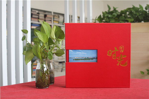 辦公室主任退休紀念冊設計-送老領(lǐng)導的退休禮物