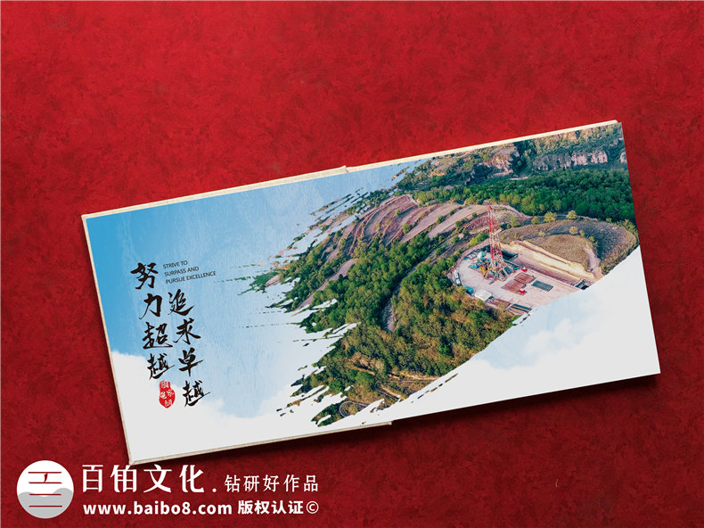 女性領(lǐng)導工作剪影相冊-退休領(lǐng)導收集照片制作成紀念冊