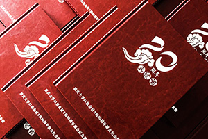 必備同學(xué)聚會(huì )紀念冊制作的方法 關(guān)注紀念相冊設計公司官網(wǎng)！