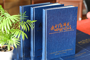 大學(xué)同學(xué)聚會(huì )紀念冊 在大學(xué)同學(xué)相聚后 完成專(zhuān)業(yè)的聚會(huì )紀念冊制作
