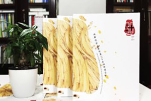 畢業(yè)三十年同學(xué)聚會(huì )紀念冊制作-百鉑紀念冊