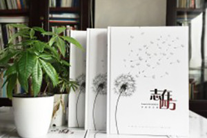 <b>中學(xué)畢業(yè)相冊怎么做-紀念冊定制全過(guò)程是怎樣的</b>