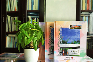 完成高中畢業(yè)相冊制作的經(jīng)歷快樂(lè )有意義 高中畢業(yè)此去經(jīng)年！